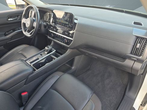 Used 2024 Nissan Pathfinder SL image 31