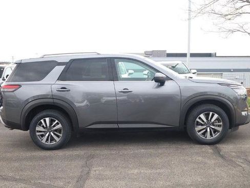 Certified 2025 Nissan Pathfinder SL image 5