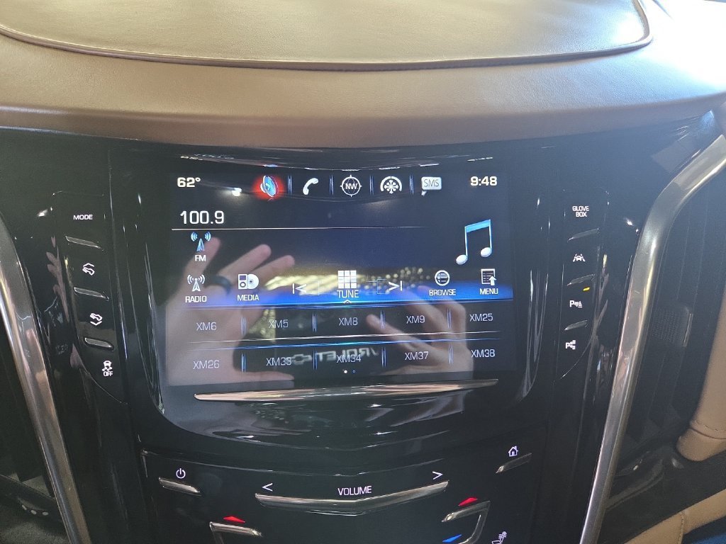 Used 2020 Cadillac Escalade Platinum AWD/4WD image 23