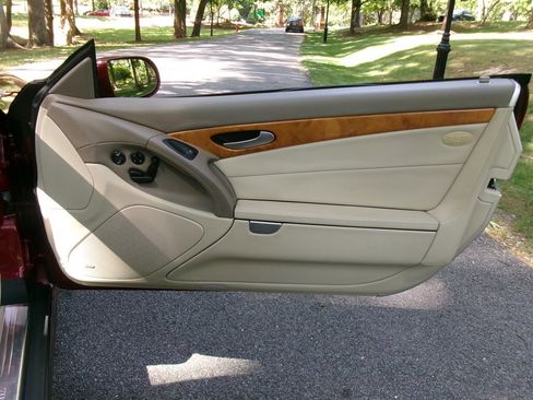 Used 2007 Mercedes-Benz SL 550 w/ Premium Pkg I image 24