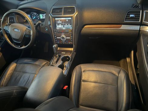 Used 2016 Ford Explorer Limited w/ Equipment Group 301A FWD image 11