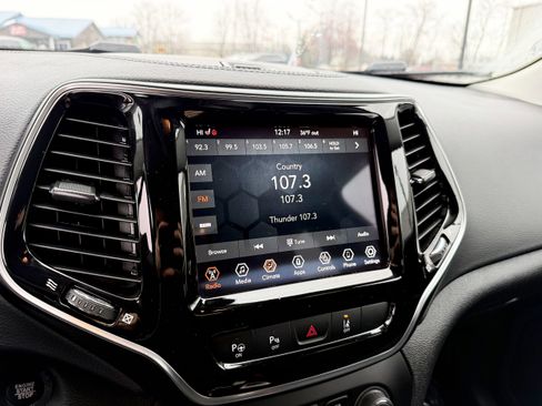 Used 2020 Jeep Cherokee Limited w/ Technology Group image 16