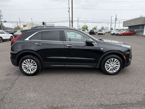 Used 2024 Cadillac XT4 Luxury w/ Cold Weather Package FWD image 6