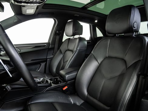 Used 2023 Porsche Macan AWD/4WD image 5