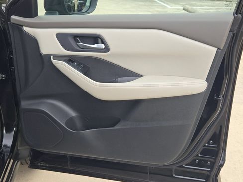 Certified 2025 Nissan Rogue SV FWD image 29