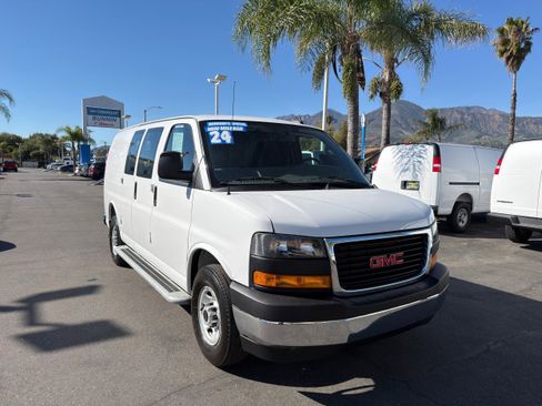 Used 2024 GMC Savana 2500 w/ Driver Convenience Package image 2