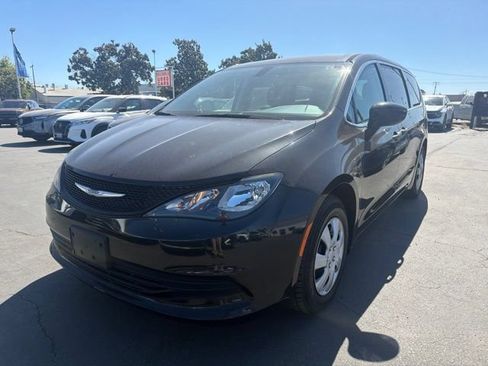 Used 2020 Chrysler Voyager L FWD image 1
