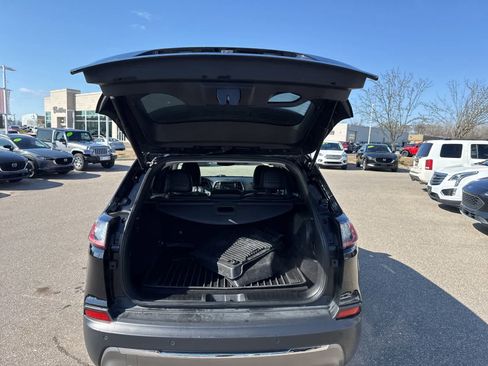 Used 2019 Jeep Cherokee Limited w/ Luxury Group image 19