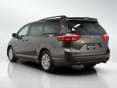 Used 2015 Toyota Sienna XLE image 3