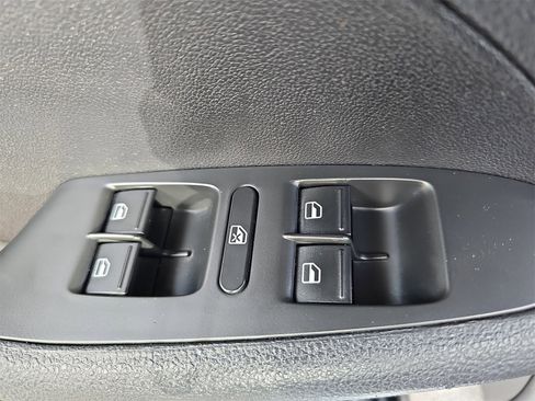 Used 2017 Volkswagen Jetta S image 26