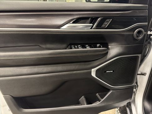 Used 2024 Jeep Wagoneer 4WD w/ Premium Group I image 15