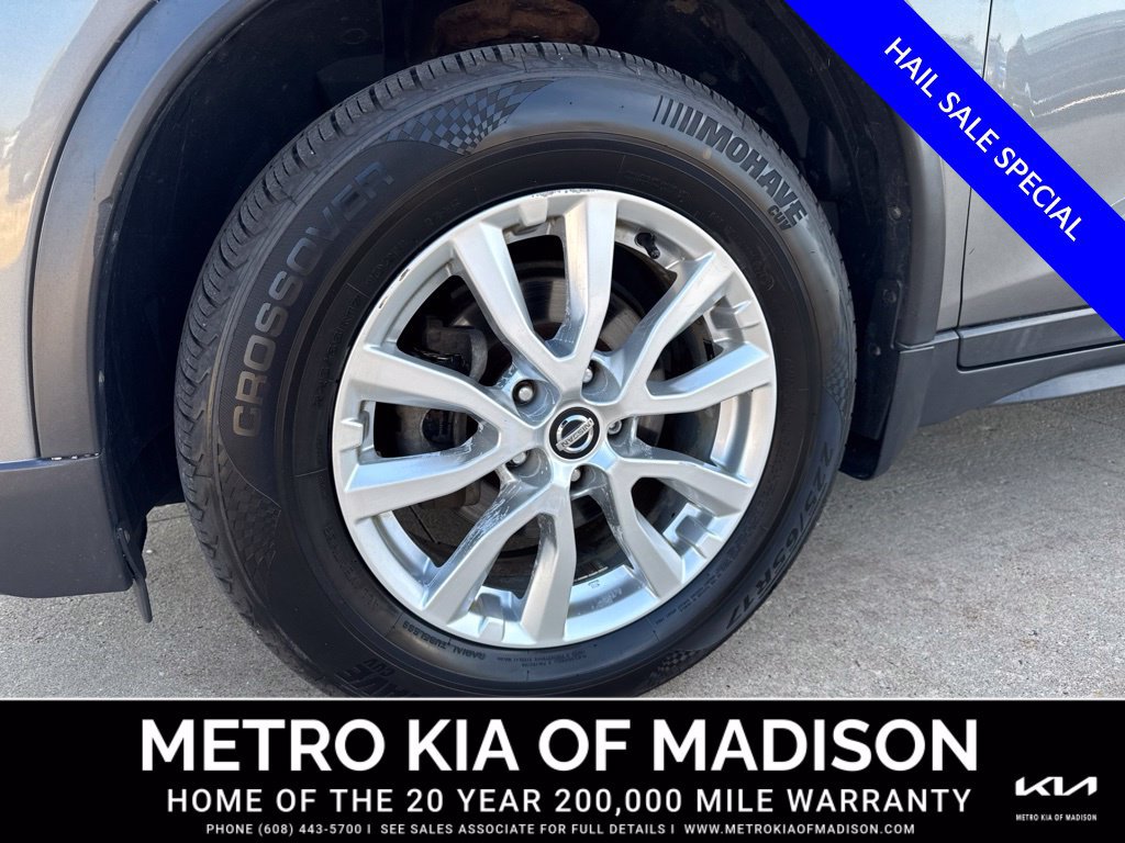 Used 2017 Nissan Rogue SV AWD/4WD image 9