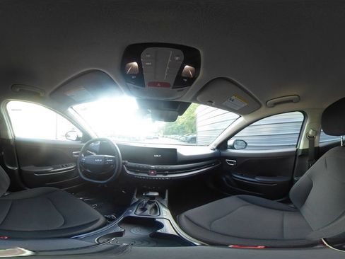 Used 2025 Kia K4 FWD image 33