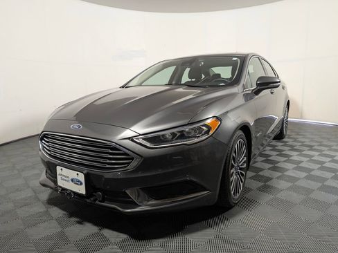 Used 2018 Ford Fusion SE w/ Equipment Group 602A FWD image 4