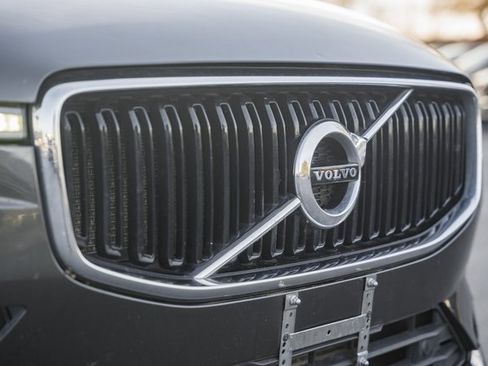 Used 2018 Volvo XC60 T6 Momentum w/ Convenience Package image 11