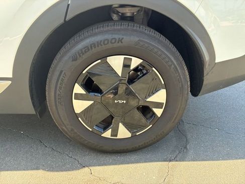 Certified 2026 Kia Sportage LX FWD image 12