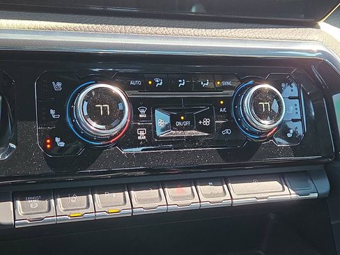 Used 2024 GMC Sierra 2500 Denali w/ Denali Reserve Package image 19