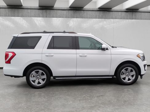 Used 2020 Ford Expedition XLT w/ Equipment Group 202A AWD/4WD image 8