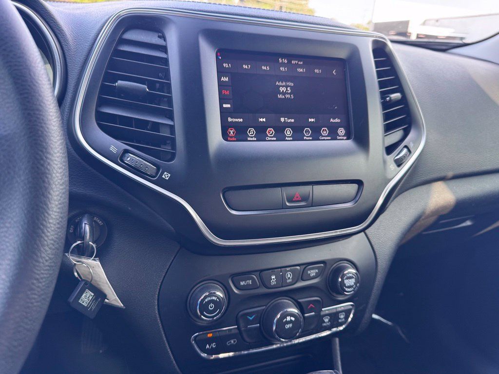 Used 2019 Jeep Cherokee Latitude w/ Popular Appearance Group AWD/4WD image 27