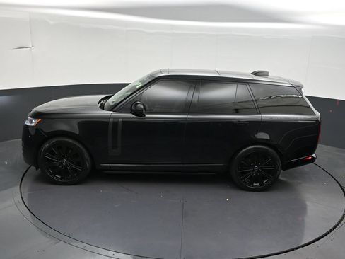 Used 2025 Land Rover Range Rover SE AWD/4WD image 16