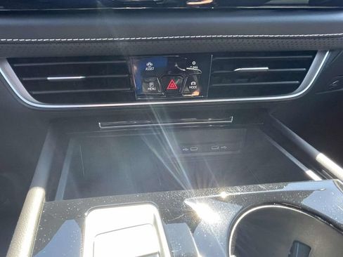 Certified 2026 Volkswagen Atlas Cross Sport SE w/ Panoramic Sunroof Package FWD image 28