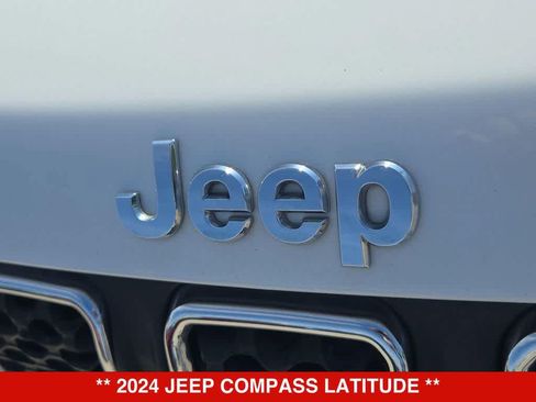 Used 2024 Jeep Compass Latitude AWD/4WD image 11