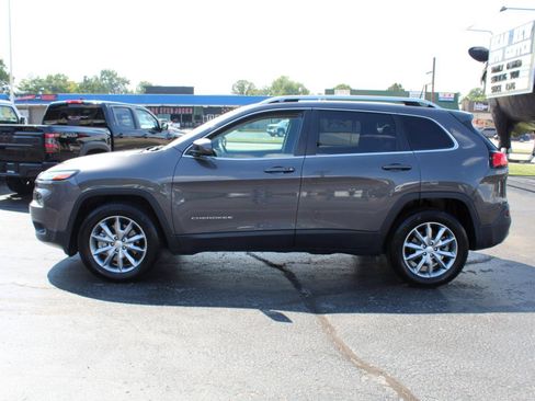 Used 2018 Jeep Cherokee Limited AWD/4WD image 8