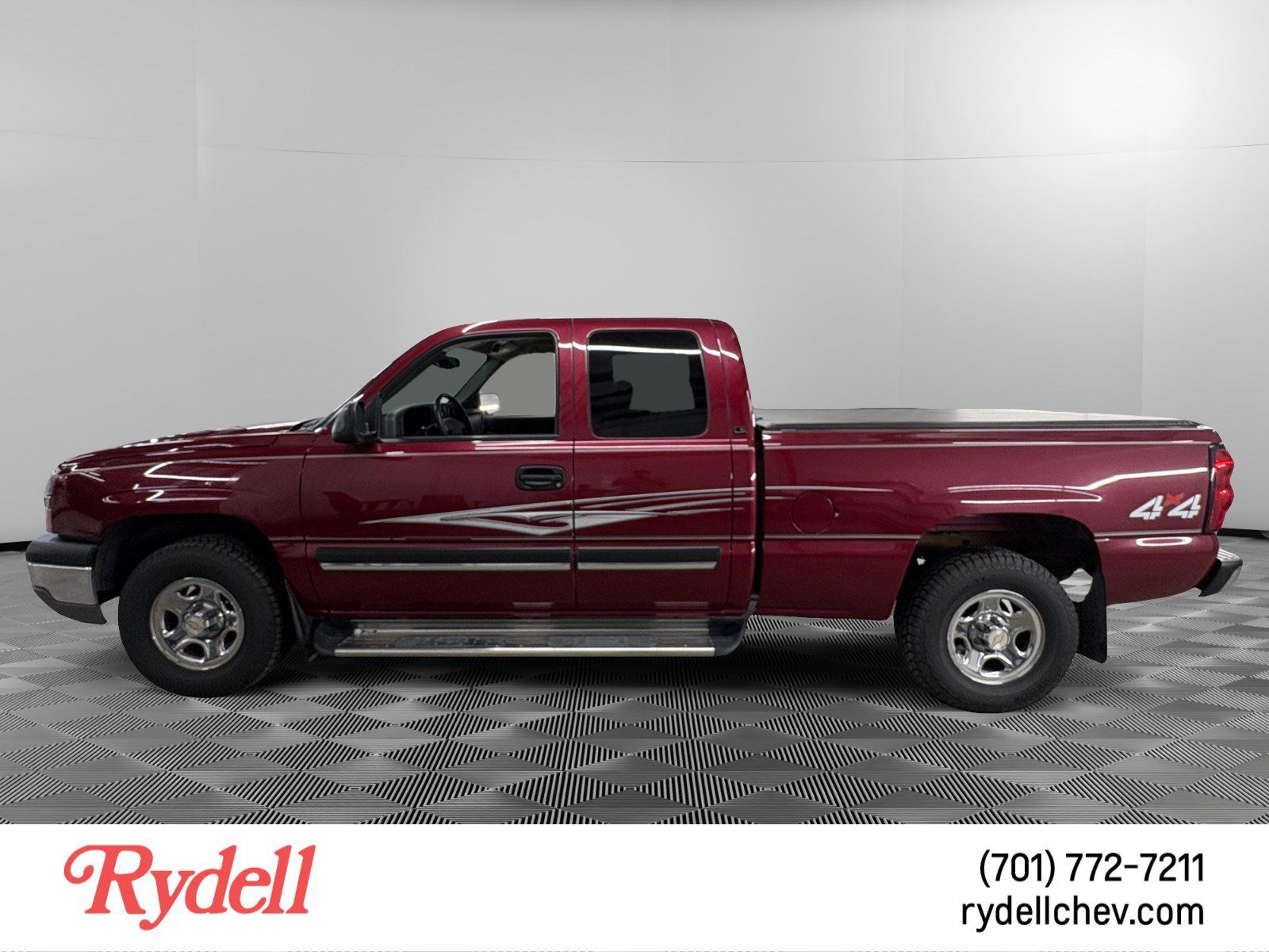 Used 2004 Chevrolet Silverado 1500 LS w/ Light Duty Power Package AWD/4WD image 2
