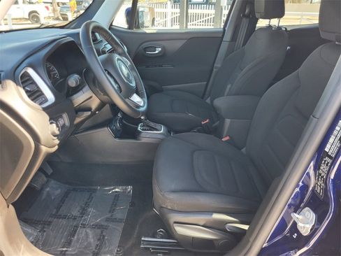 Used 2020 Jeep Renegade Latitude w/ Cold Weather Group image 5