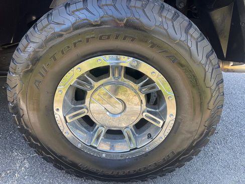 Used 2004 HUMMER H2 w/ Preferred Equipment Group image 38