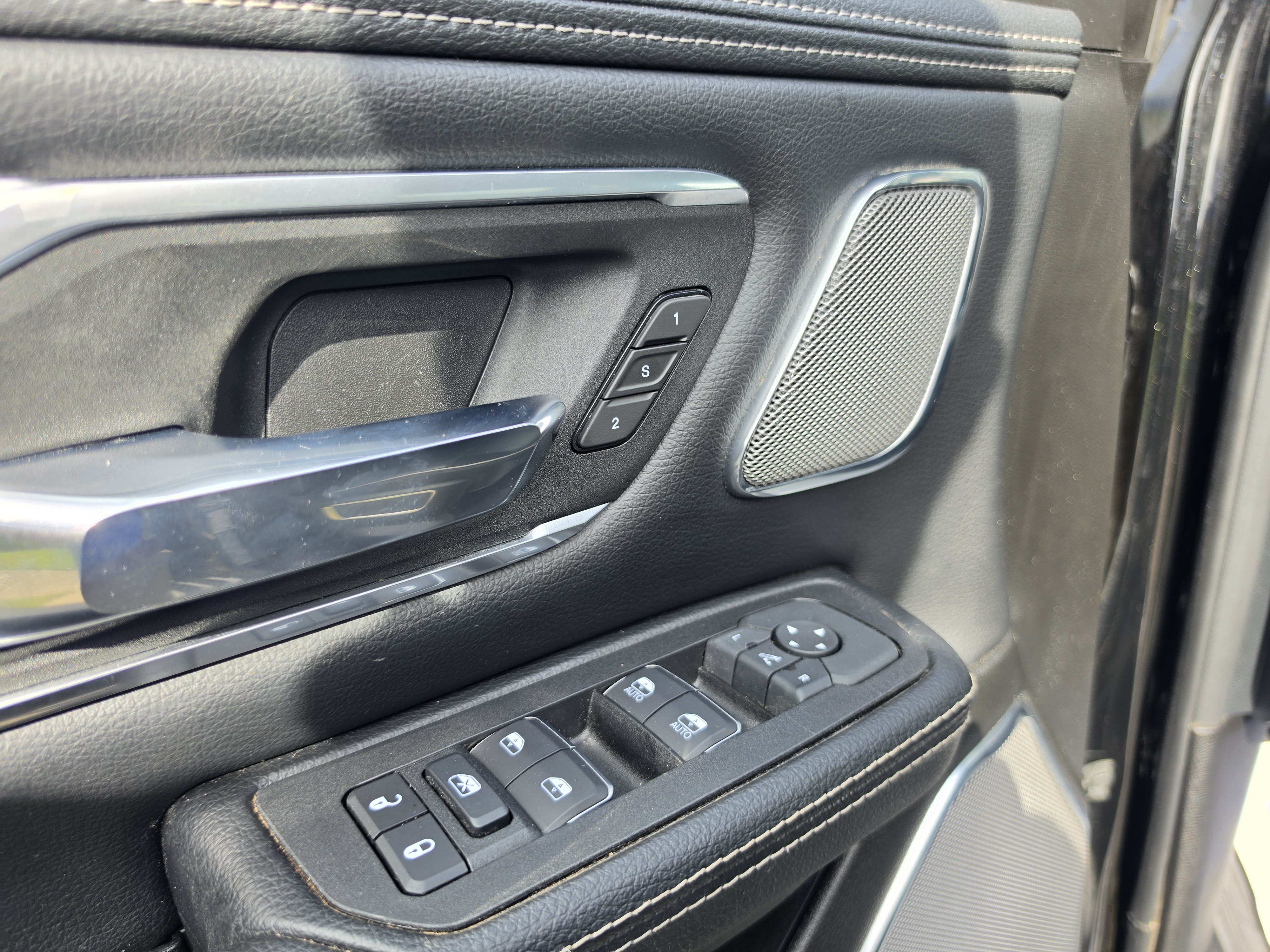 Used 2025 RAM 1500 Laramie w/ Night Edition AWD/4WD image 18