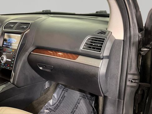 Used 2016 Ford Explorer Platinum AWD/4WD image 27