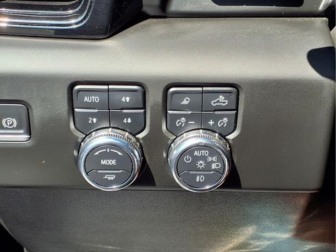 Used 2025 GMC Sierra 1500 AT4 w/ AT4 Premium Package AWD/4WD image 16