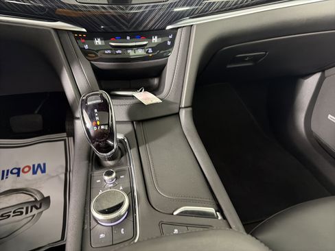 Certified 2025 Cadillac XT6 Premium Luxury image 29