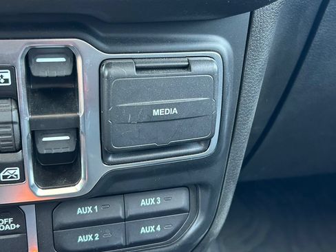 Used 2024 Jeep Gladiator Sport AWD/4WD image 30