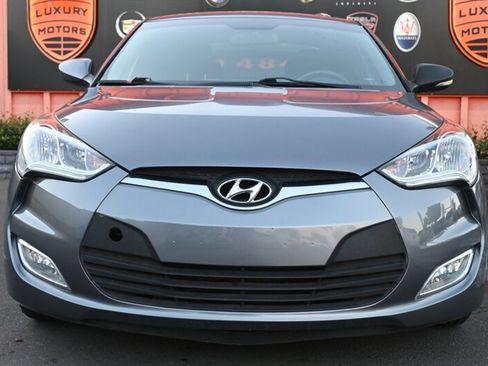 Used 2017 Hyundai Veloster image 2