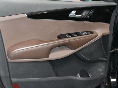 Used 2019 Kia Sorento SX w/ SX Touring Package image 4