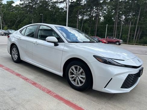 Used 2025 Toyota Camry LE FWD image 4