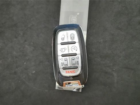 Used 2023 Chrysler Pacifica Touring-L FWD image 20