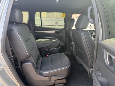 Used 2025 Buick Enclave Preferred image 11