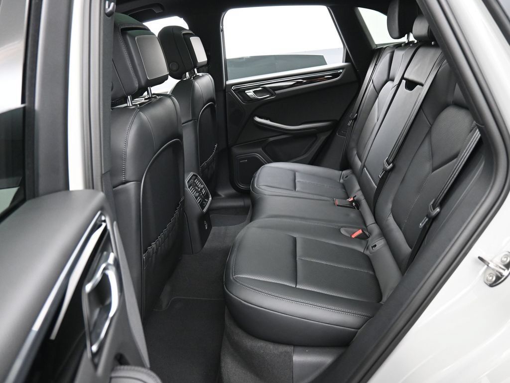 Certified 2026 Porsche Macan AWD/4WD image 25