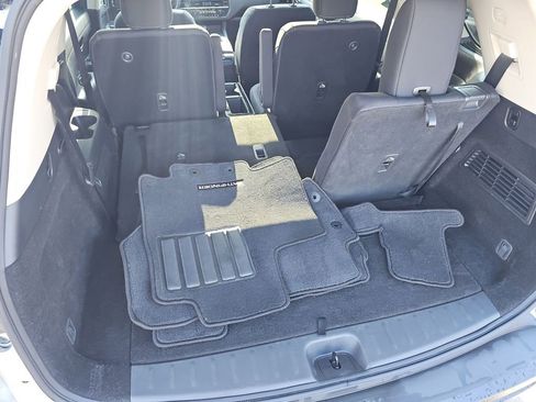 Used 2023 Nissan Pathfinder SV w/ SV Premium Package image 29