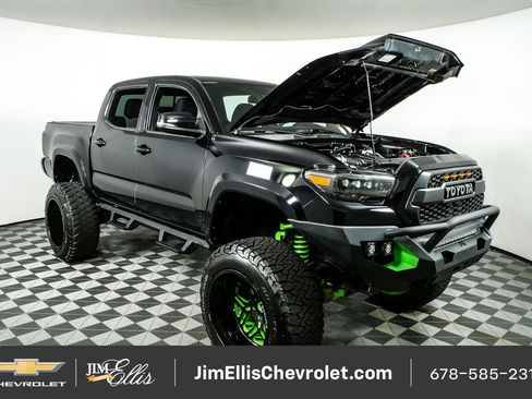 Used 2020 Toyota Tacoma TRD Sport AWD/4WD image 30