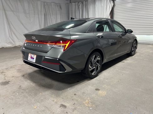 Used 2025 Hyundai Elantra SEL image 7