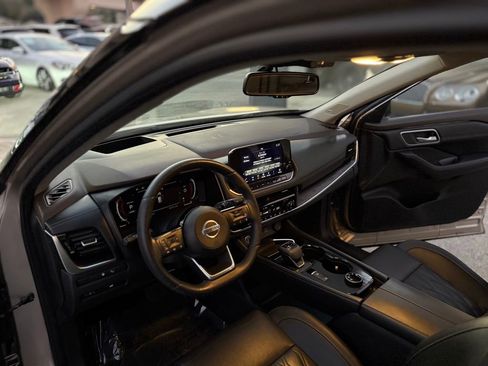 Used 2021 Nissan Rogue Platinum image 25