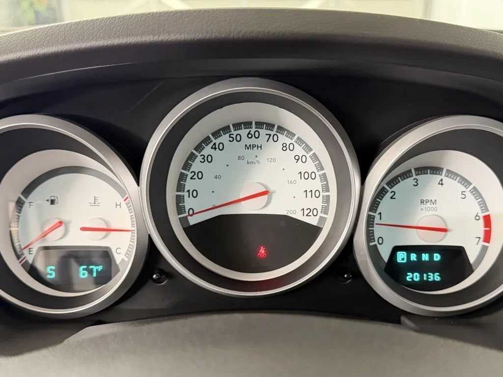Used 2009 Dodge Grand Caravan SXT w/ Entertainment Group 2 FWD image 17