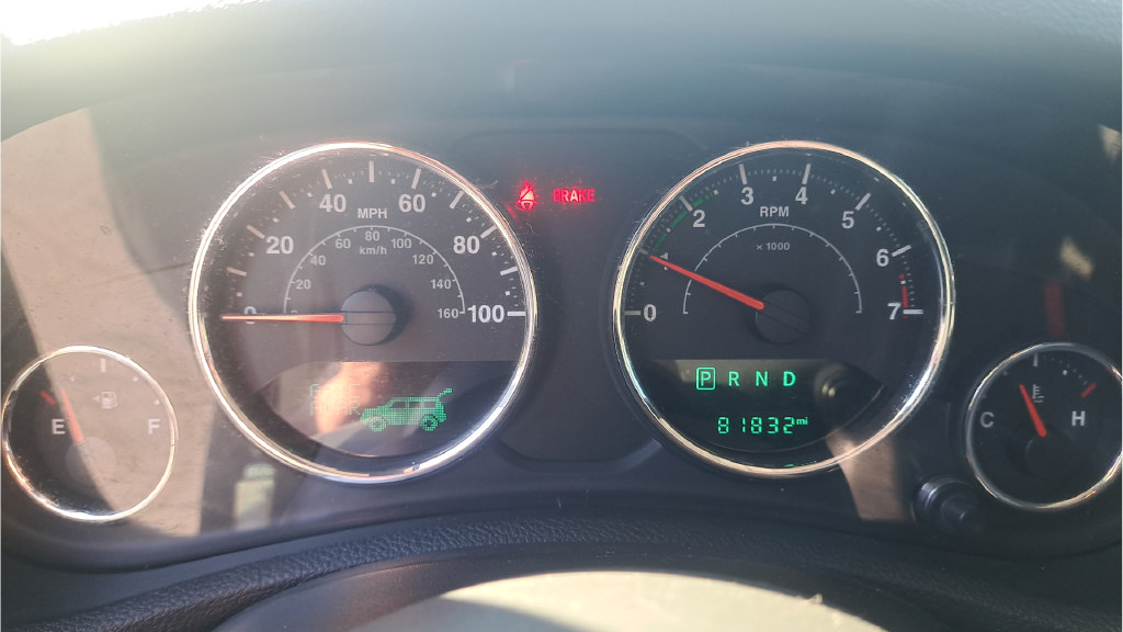 Used 2015 Jeep Wrangler Unlimited Sahara w/ Max Tow Package AWD/4WD image 18