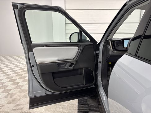 Used 2024 Rivian R1S Adventure AWD/4WD image 16