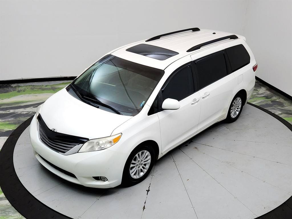 Used 2015 Toyota Sienna XLE FWD image 30