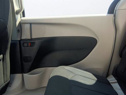 Used 2023 Chrysler Voyager LX FWD image 31